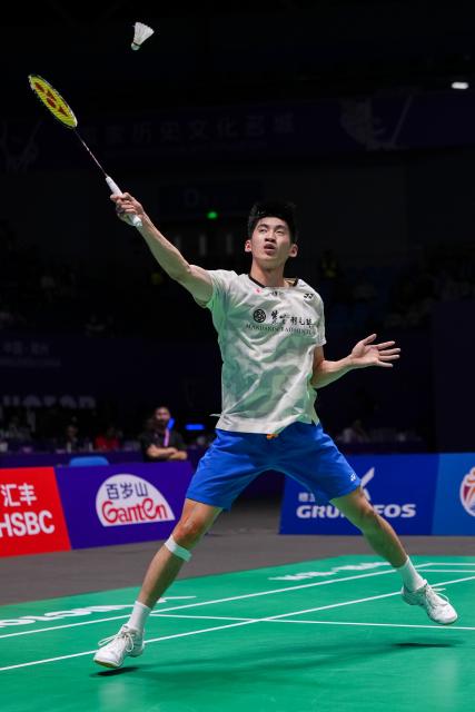 (260725) -- CHANGZHOU, July 25, 2026 (Xinhua) -- Victor Lai competes during the men's singles semifinal match between Toma Junior Popov of France and Victor Lai of Canada at the China Open 2026 badminton tournament in Changzhou, east China's Jiangsu Province, July 25, 2026. (Xinhua/Li Bo)