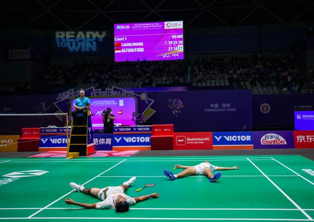 (260725) -- CHANGZHOU, July 25, 2026 (Xinhua) -- Fajar Alfian (R)/Muhammad Shohibul Fikri celebrate after winning the men's doubles semifinal match between Liang Weikeng/Wang Chang of China and Fajar Alfian/Muhammad Shohibul Fikri of Indonesia at the China Open 2026 badminton tournament in Changzhou, east China's Jiangsu Province, July 25, 2026. (Xinhua/Sun Fei)