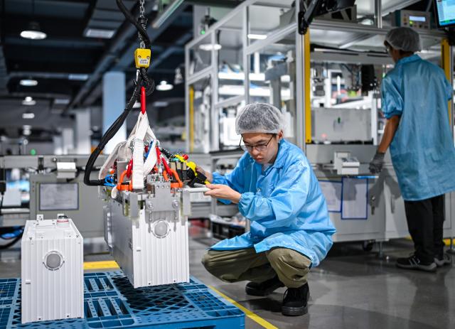 (260725) -- NANTONG, July 25, 2026 (Xinhua) -- Staff members work in an energy storage production workshop at the Sigenergy Nantong Smart Energy Center in Nantong, east China's Jiangsu Province, July 24, 2026. Unlike traditional factories, Sigenergy has achieved a leap from "single-point automation" to "full-process collaborative intelligence." Every key piece of equipment here is connected to the industrial internet, realizing the practical integration of "AI plus energy."
   Sigenergy is one of the Chinese new energy enterprises who are adhering to technological innovation and actively reshaping the new pattern of intelligent manufacturing. (Xinhua/Chen Yehua)