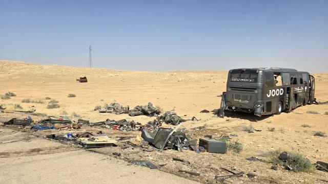 (260725) -- HOMS, July 25, 2026 (Xinhua) -- This photo taken on July 25, 2026 shows the site of a collision involving two passenger buses on the Damascus-Deir al-Zour highway in Homs province, Syria. The death toll from a collision involving two passenger buses on the Damascus-Deir al-Zour highway in central Syria on Saturday has risen to 35, Syrian state news agency SANA reported, citing a health official. (Str/Xinhua)