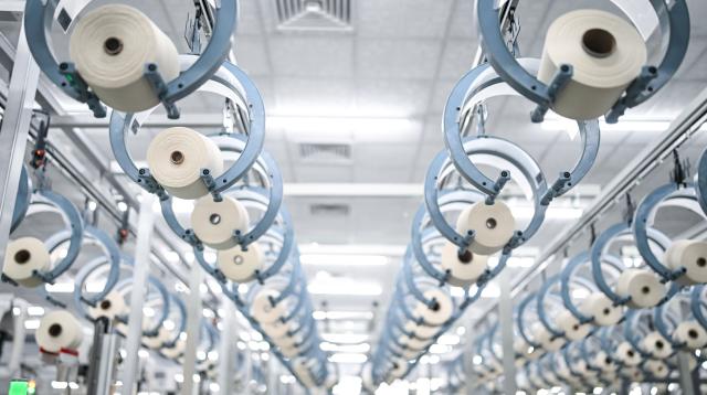 (260726) -- YANCHENG, July 26, 2026 (Xinhua) -- An automated production line is pictured at a factory in Jiangsu Yueda Textile Group Co., Ltd. in Yancheng City, east China's Jiangsu Province, July 25, 2026. Jiangsu Yueda Textile Group Co., Ltd. has been recognized as a "Global Lighthouse Factory" due to its recent advancements in intelligent, digital, and green transformations, which have enhanced production efficiency and product quality.
  In recent years, Yancheng has focused on intelligent manufacturing and industrial upgrading in its industrial enterprises. By promoting technological innovation and optimizing the industrial chain, the city has forged a new path of high-quality development. (Xinhua/Chen Yehua)
