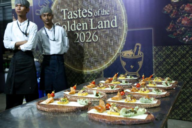 (260726) -- YANGON, July 26, 2026 (Xinhua) -- Meals are displayed at the Myanmar Traditional Food Show and Competition in Yangon, Myanmar, July 25, 2026. TO GO WITH "Feature: Tastes of Golden Land: Regional flavors blend at Myanmar's largest traditional food show" (Xinhua/Myo Kyaw Soe)