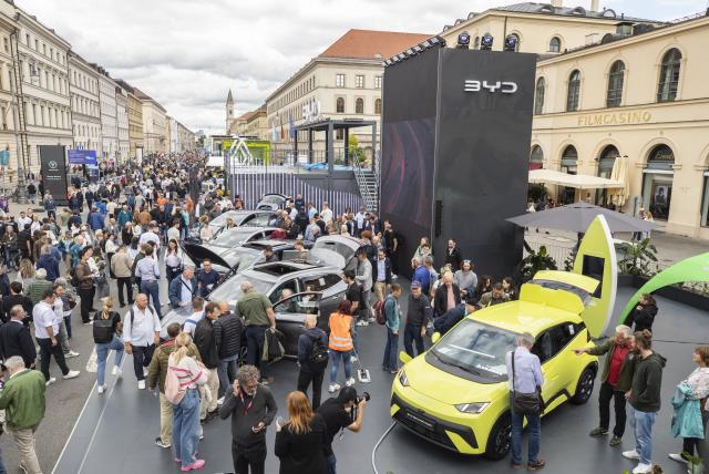 (260726) -- GUANGZHOU, July 26, 2026 (Xinhua) -- People visit the exhibition zone of BYD at the Open Space of the 2025 IAA Mobility in Munich, Germany, Sept. 11, 2025. (Xinhua/Zhang Fan)