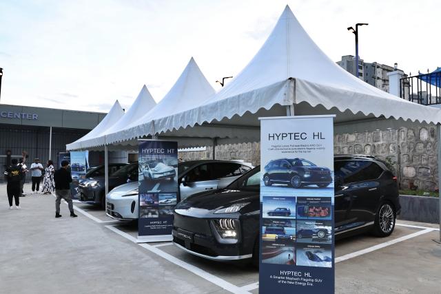 (260726) -- GUANGZHOU, July 26, 2026 (Xinhua) -- GAC cars are on display during the launching event of GAC JUNTU flagship showroom in Addis Ababa, Ethiopia, March 27, 2026. (Xinhua/Geng Xinning)