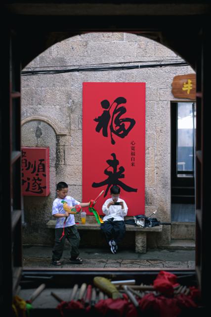 (260726) -- WENLING, July 26, 2026 (Xinhua) -- Children play in Liruo Village of Shitang Town, Wenling City, east China's Zhejiang Province, June 27, 2026. Liruo is a village located in the southwestern part of Shitang Town, Wenling City. For generations, local residents have relied on the sea for their livelihood. The village is known for its distinctive stone constructions, which were built to withstand typhoons and other severe weather.
   Today, the ancient fishing village is boosting its cultural and tourism industries. Many traditional stone houses have been transformed into cafes and homestays, while fishing nets are crafted into handbags, serving as souvenirs for tourists together with other cultural and creative products. (Xinhua/Jiang Han)