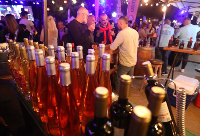 (260726) -- DHOUR CHOUEIR, July 26, 2026 (Xinhua) -- People attend a wine festival held in Dhour Choueir, Lebanon, on July 25, 2026. (Xinhua/Bilal Jawich)