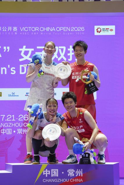 (260726) -- CHANGZHOU, July 26, 2026 (Xinhua) -- Liu Shengshu (top R)/Tan Ning (bottom R) of China and Fukushima Yuki (bottom L)/Matsumoto Mayu of Japan pose for photos during the awarding ceremony of the women's doubles at the 2026 China Open badminton tournament in Changzhou, east China's Jiangsu Province, July 26, 2026. (Xinhua/Sun Fei)
