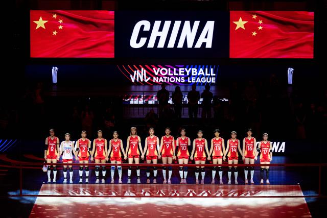 (260726) -- MACAO, July 26, 2026 (Xinhua) -- Players of China react before the 3rd Place match between China and Italy at the Women's Volleyball Nations League (VNL) 2026 Finals in Macao, south China, July 26, 2026. (Xinhua/Cheong Kam Ka)