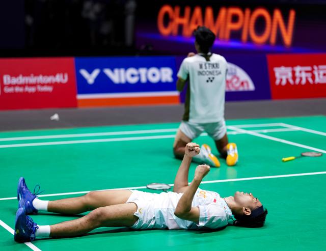 (260726) -- CHANGZHOU, July 26, 2026 (Xinhua) -- Fajar Alfian (bottom)/Muhammad Shohibul Fikri celebrate victory after winning the men's doubles final match between Fajar Alfian/Muhammad Shohibul Fikri of Indonesia and Kim Won Ho/Seo Seung Jae of South Korea at the China Open 2026 badminton tournament in Changzhou, east China's Jiangsu Province, July 26, 2026. (Xinhua/Sun Fei)