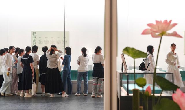 (260726) -- BEIJING, July 26, 2026 (Xinhua) -- People visit Zhengzhou Museum in Zhengzhou, central China's Henan Province, July 24, 2026. Museums have become popular in hot summer in many regions across China, drawing large crowds seeking both knowledge and coolness. (Photo by Ma Jian/Xinhua)