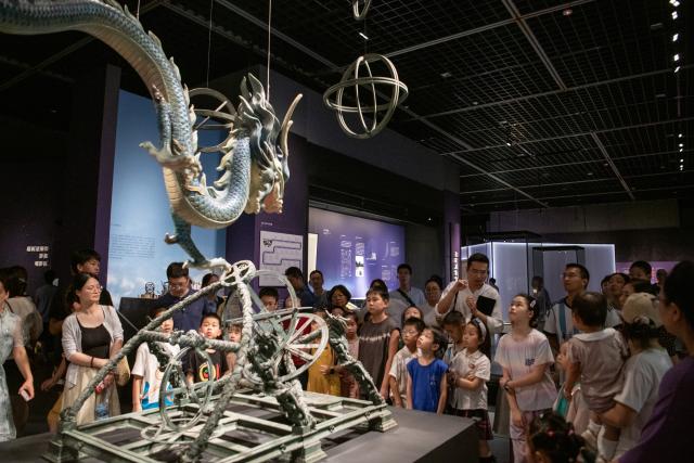 (260726) -- BEIJING, July 26, 2026 (Xinhua) -- People visit Ningbo Museum in Ningbo, east China's Zhejiang Province, July 25, 2026. Museums have become popular in hot summer in many regions across China, drawing large crowds seeking both knowledge and coolness. (Photo by Zhang Hui/Xinhua)