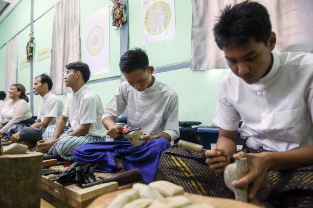 (260726) -- YANGON, July 26, 2026 (Xinhua) -- Trainees attend a traditional puppet-making craft workshop in Yangon, Myanmar, July 26, 2026. TO GO WITH "Feature: Myanmar launches training program to preserve traditional puppet-making craft" (Xinhua/Myo Kyaw Soe)