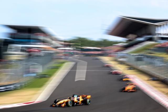 (260727) -- MOGYOROD, July 27, 2026 (Xinhua) -- McLaren's Oscar Piastri of Australia (front) competes during the race of the Formula One Hungarian Grand Prix at the Hungaroring in Mogyorod, near Budapest, Hungary, July 26, 2026. (Photo by David Balogh/Xinhua)