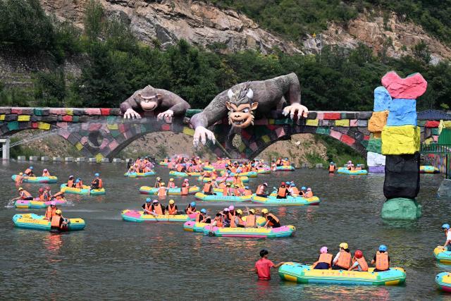 (260727) -- BEIJING, July 27, 2026 (Xinhua) -- Tourists enjoy rafting at the grand canyon rafting scenic area in Pingshan County of Shijiazhuang, north China's Hebei Province, July 26, 2026. (Photo by Chen Qibao/Xinhua)