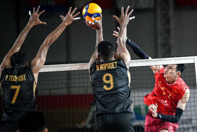 (260727) -- JAKARTA, July 27, 2026 (Xinhua) -- Ngoc Thuan Nguyen (R) of Vietnam spikes the ball during the final match between Vietnam and Thailand of the Men's SEA Volleyball Cup 2026 Second Leg at Velodrome Stadium in Jakarta, Indonesia, July 26, 2026. (Xinhua/Agung Kuncahya B.)