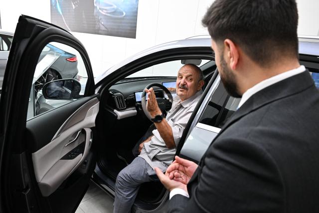 (260727) -- AMMAN, July 27, 2026 (Xinhua) -- A customer tries a vehicle at a dealership for Chinese automaker BYD in Amman, Jordan, July 21, 2026. As the economic and trade cooperation and cultural exchanges between China and Jordan continue to deepen, a growing number of Chinese elements have found their way into the daily lives of Jordanians. (Xinhua/Xin Mengchen)