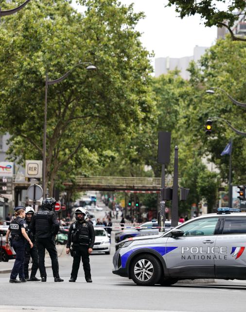 (260727) -- PARIS, July 27, 2026 (Xinhua) -- Policemen and police vehicles are seen near the site of a knife attack in Paris, France, July 27, 2026. Three people were injured in a knife attack in Paris on Monday, and a male suspect was arrested.
   The attack occurred at around 11:30 a.m. local time in northwestern Paris, where a man armed with two kitchen knives attacked passersby on the street. The victims received medical treatment, with two of them in critical condition, according to French media reports. (Xinhua/Wu Huiwo)