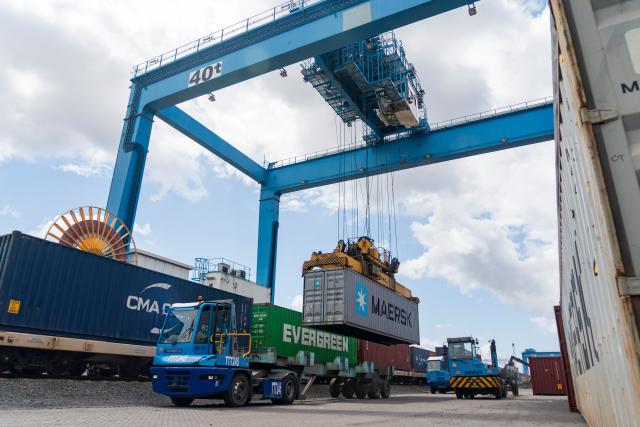 (260727) -- MOMBASA, July 27, 2026 (Xinhua) -- A gantry crane hoists a container at Port Reitz Station along the Mombasa-Nairobi Standard Gauge Railway (SGR) in Mombasa, Kenya, July 9, 2026. The cumulative freight volume transported along Kenya's Mombasa-Nairobi SGR, a flagship project under the Belt and Road Initiative (BRI) cooperation, has exceeded 50 million tonnes as of July 26, the operator said on Monday.
   Since commencing operations on May 31, 2017, the Mombasa-Nairobi SGR has maintained a safe operational record for more than 3,300 consecutive days. (Xinhua/Xie Jianfei)