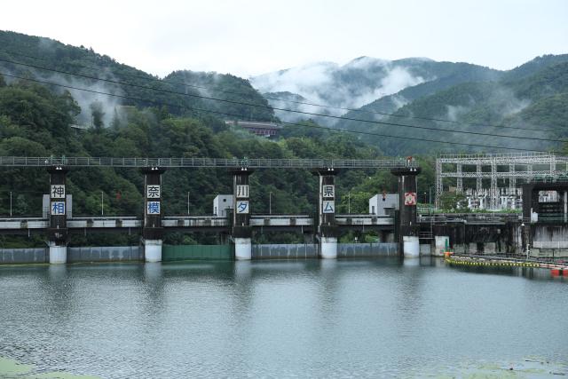 (260727) -- KANAGAWA, July 27, 2026 (Xinhua) -- This photo taken on July 26, 2026 shows a view of the Sagami Reservoir in Kanagawa Prefecture, Japan. More than 200 people, including officials from China, South Korea and Japan, as well as local residents, attended the annual event at the Sagamiko Exchange Center honoring those who lost their lives while working on the reservoir project.
  TO GO WITH "Japan holds memorial for multinational laborers who died in reservoir construction" (Xinhua/Yue Chenxing)