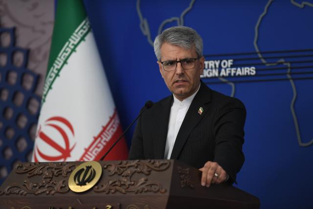 (260727) -- TEHRAN, July 27, 2026 (Xinhua) -- Iranian Foreign Ministry spokesperson Esmaeil Baghaei attends a press briefing in Tehran, Iran, June 27, 2026. Baghaei said Monday that Tehran will not let the United States determine the end of the war.
   Speaking at a press briefing in Tehran, Baghaei said that some Gulf countries have been involved in the U.S. war on Iran, without giving further details.
   He also said that the Iran-Oman talks over management of the Strait of Hormuz have been positive, adding that the strait remains closed. (Xinhua/Shadati)