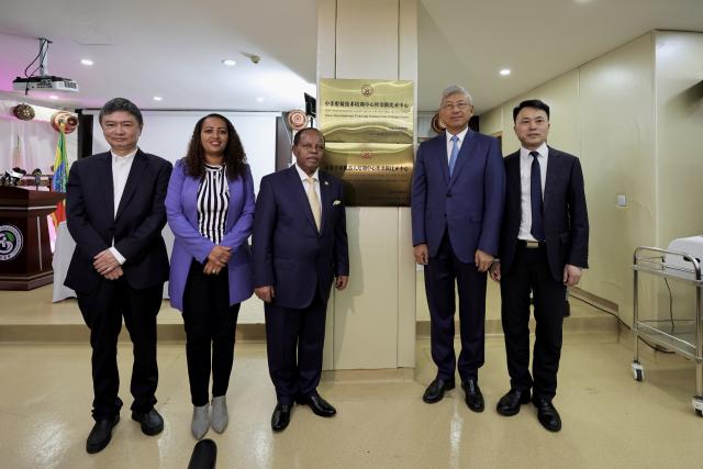(260727) -- ADDIS ABABA, July 27, 2026 (Xinhua) -- Guests unveil the China-Africa Robotic Surgery Training Center and the China-Africa Endoscopic Technology Training Center at the Silk Road General Hospital in Addis Ababa, the capital of Ethiopia, July 27, 2026. China and Africa launched collaborative medical partnership initiatives here on Monday, aimed at modernizing continental public health services, as part of the deepening Sino-African practical public health cooperation frameworks. (Xinhua/Geng Xinning)