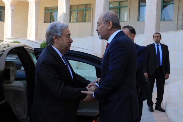 (260727) -- AMMAN, July 27, 2026 (Xinhua) -- Jordan's Deputy Prime Minister and Minister of Foreign Affairs and Expatriates Ayman Safadi (R) welcomes UN Secretary-General Antonio Guterres in Amman, Jordan, July 27, 2026. (Photo by Mohammad Abu Ghosh/Xinhua)