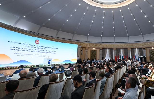 (260727) -- BISHKEK, July 27, 2026 (Xinhua) -- This photo shows a scene at the 2026 Shanghai Cooperation Organization (SCO) Media and Think Tank Summit in Bishkek, Kyrgyzstan, July 27, 2026.
  Themed "The Shanghai Spirit in the New Era: From Shared Values to Practical Cooperation," the summit opened here on Monday. It gathers about 260 representatives from nearly 150 mainstream media organizations, leading think tanks, government departments and the SCO Secretariat across SCO countries. (Xinhua/Feng Kaihua)