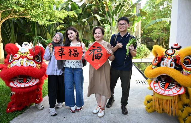 (260728) -- GUANGZHOU, July 28, 2026 (Xinhua) -- Journalists and social media influencers from ASEAN countries pose for a photo at a hot spring resort in Qingyuan, south China's Guangdong Province, July 27, 2026.
  Over 20 journalists and social media influencers from ASEAN countries started their visit tour in Guangdong on Monday.
  This year marks the fifth anniversary of the establishment of the China-ASEAN Comprehensive Strategic Partnership. (Xinhua/Deng Hua)