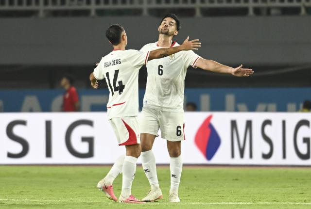 (260728) -- BOGOR, July 28, 2026 (Xinhua) -- Sandy Henny Walsh (R) of Indonesia celebrates scoring with teammate during the Group A match between Indonesia and Cambodia of the ASEAN Championship 2026 at Pakansari Stadium in Bogor, Indonesia, July 27, 2026. (Xinhua/Zulkarnain)
