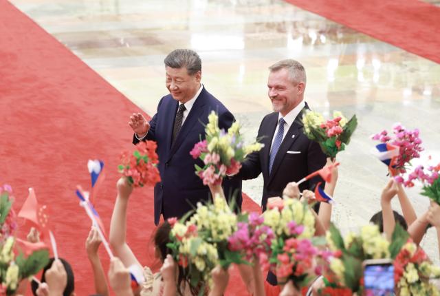 (260728) -- BEIJING, July 28, 2026 (Xinhua) -- Chinese President Xi Jinping holds a welcome ceremony for Slovak President Peter Pellegrini in the Northern Hall of the Great Hall of the People prior to their talks in Beijing, capital of China, July 28, 2026. Xi held talks with Pellegrini, who is on a state visit to China, in Beijing on Tuesday. (Xinhua/Ding Lin)