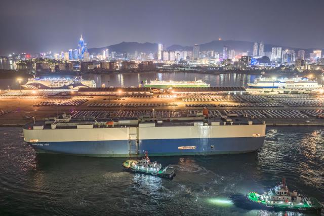 (260728) -- YANTAI, July 28, 2026 (Xinhua) -- A drone photo taken on July 27, 2026 shows a car carrier loaded with homemade electric double-decker buses and other commercial vehicles departing from the Yantai Port in Yantai, east China's Shandong Province. A total of 35 Chinese bus maker Yutong's U11DD electric double-decker buses on Monday were shipped from the Yantai Port to Britain. The type of bus, designed specifically for the European markets, has been put into service in London's public transport system. (Photo by Zhang Chao/Xinhua)