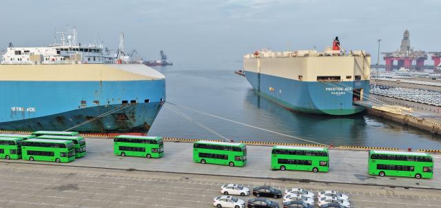 (260728) -- YANTAI, July 28, 2026 (Xinhua) -- A drone photo taken on July 27, 2026 shows homemade electric double-decker buses heading to a car carrier at Yantai Port in Yantai, east China's Shandong Province. A total of 35 Chinese bus maker Yutong's U11DD electric double-decker buses on Monday were shipped from the Yantai Port to Britain. The type of bus, designed specifically for the European markets, has been put into service in London's public transport system. (Photo by Tang Ke/Xinhua)