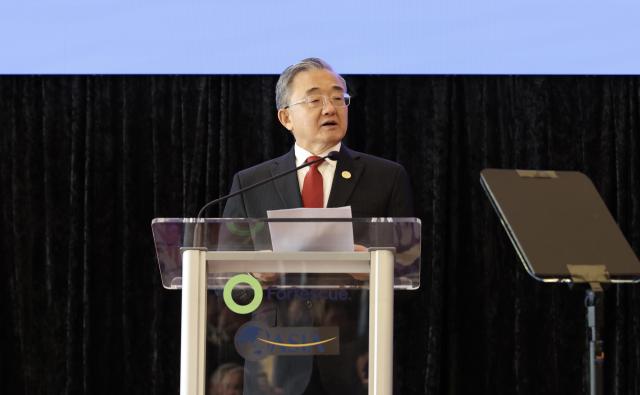 (260728) -- PERTH, July 28, 2026 (Xinhua) -- Liu Zhenmin, China's special envoy for climate change, delivers a speech at the opening ceremony of the Boao Forum for Asia (BFA) Perth Conference in Perth, Australia, July 27, 2026. A high-level meeting has brought together experts, policymakers and industry leaders in the capital city of Western Australia on Monday, with a spotlight on the global green transition.
   Around 200 representatives from governments, businesses and academic institutions across Asia, Oceania and Africa have gathered at the Boao Forum for Asia (BFA) Perth Conference, sharing their insights under the theme "Green Transition: Towards a Shared Future for Humanity and the Planet." (Photo by Zhou Dan/Xinhua)