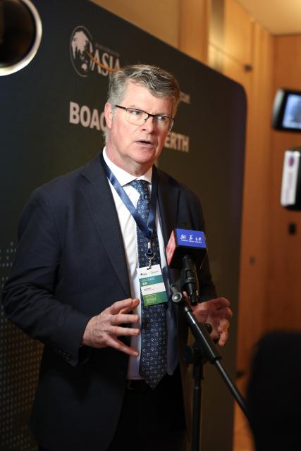 (260728) -- PERTH, July 28, 2026 (Xinhua) -- Tim Buckley, founder and director of Climate Energy Finance, gives an exclusive interview to Xinhua outside the venue of the Boao Forum for Asia (BFA) Perth Conference in Perth, Australia, July 27, 2026. A high-level meeting has brought together experts, policymakers and industry leaders in the capital city of Western Australia on Monday, with a spotlight on the global green transition.
   Around 200 representatives from governments, businesses and academic institutions across Asia, Oceania and Africa have gathered at the Boao Forum for Asia (BFA) Perth Conference, sharing their insights under the theme "Green Transition: Towards a Shared Future for Humanity and the Planet." (Photo by Zhou Dan/Xinhua)