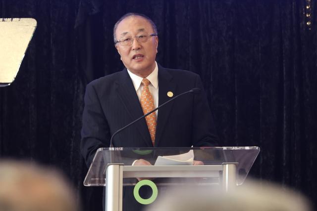 (260728) -- PERTH, July 28, 2026 (Xinhua) -- Zhang Jun, secretary general of Boao Forum for Asia (BFA), delivers a speech at the opening ceremony of the BFA Perth Conference in Perth, Australia, July 27, 2026. A high-level meeting has brought together experts, policymakers and industry leaders in the capital city of Western Australia on Monday, with a spotlight on the global green transition.
   Around 200 representatives from governments, businesses and academic institutions across Asia, Oceania and Africa have gathered at the Boao Forum for Asia (BFA) Perth Conference, sharing their insights under the theme "Green Transition: Towards a Shared Future for Humanity and the Planet." (Photo by Zhou Dan/Xinhua)