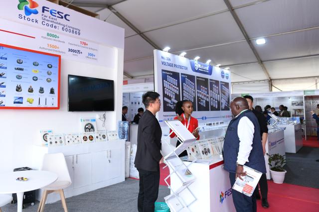 (260729) -- NAIROBI, July 29, 2026 (Xinhua) -- Staff members of a Chinese enterprise introduce their products to visitors during the Africa Power & Energy Expo and Africa Solar Expo in Nairobi, Kenya, July 29, 2026. A host of Chinese enterprises took part in the exhibiton that runs from July 29 to 31, parading new technologies and innovations in photovoltaic power, energy storage and power equipment to boost the upgrading of energy infrastructure across Africa. (Xinhua/Liu Qiong)