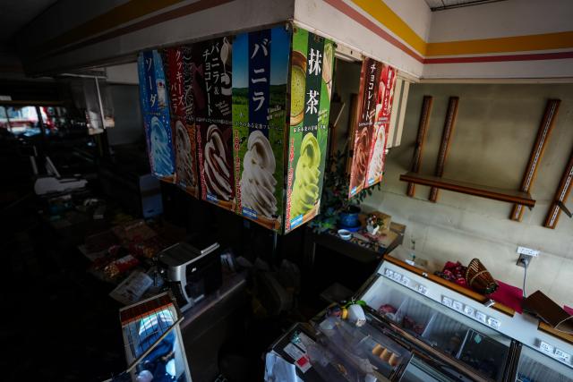 (260729) -- KUMAMOTO, July 29, 2026 (Xinhua) -- This photo taken on July 29, 2026 shows a damaged shop after an earthquake in Kumamoto Prefecture, Japan. Twelve people have been confirmed dead following a powerful earthquake that struck Kumamoto Prefecture, southwestern Japan, while six others remain in cardiac arrest, local media reported Wednesday, citing the latest official figures.
   Speaking at a disaster response headquarters meeting held shortly after 4:00 p.m. local time, prefectural officials said that 62 people had also been injured, while at least four people remain unaccounted for, public broadcaster NHK reported. (Xinhua/Jia Haocheng)
