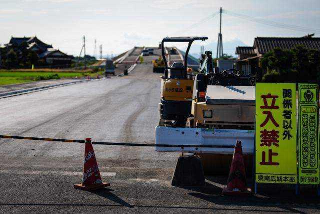 (260729) -- KUMAMOTO, July 29, 2026 (Xinhua) -- Road blocks are in place on a road after an earthquake in Kumamoto Prefecture, Japan, July 29, 2026. Twelve people have been confirmed dead following a powerful earthquake that struck Kumamoto Prefecture, southwestern Japan, while six others remain in cardiac arrest, local media reported Wednesday, citing the latest official figures.
   Speaking at a disaster response headquarters meeting held shortly after 4:00 p.m. local time, prefectural officials said that 62 people had also been injured, while at least four people remain unaccounted for, public broadcaster NHK reported. (Xinhua/Jia Haocheng)