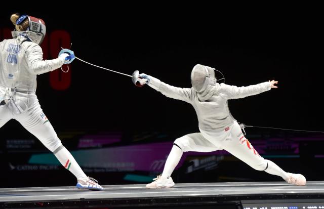 (260729) -- HONG KONG, July 29, 2026 (Xinhua) -- Spiesz Anna (L) of Hungary competes with Pan Qimiao of China during the women's team sabre final between China and Hungary at the 2026 Fencing World Championships in Hong Kong, south China, July 29, 2026. (Xinhua/Lo Ping Fai)