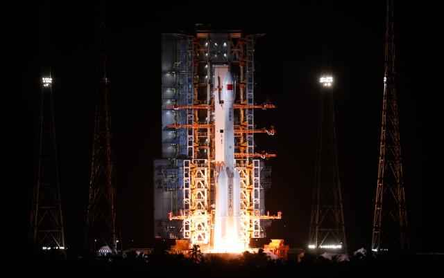 (260729) -- WENCHANG, July 29, 2026 (Xinhua) -- A Long March-7A carrier rocket carrying the Tianlian III-01 satellite blasts off from the Wenchang Spacecraft Launch Site in Wenchang, south China's Hainan Province, July 29, 2026. Launched at 7:50 p.m. (Beijing Time) aboard the rocket, the satellite entered the preset orbit successfully. (Xinhua/Yang Guanyu)