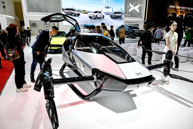 (260729) -- TANGERANG, July 29, 2026 (Xinhua) -- People visit the GAIKINDO Indonesia International Auto Show (GIIAS) 2026 during the Exclusive Media Day in Tangerang, Banten Province, Indonesia, July 29, 2026. The 2026 GIIAS will be held here from July 30 to Aug. 9. (Xinhua/Agung Kuncahya B.)
