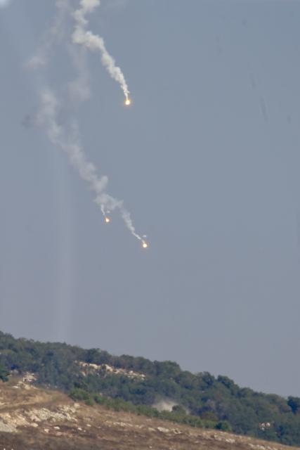 (260729) -- NABATIEH, July 29, 2026 (Xinhua) -- Photo taken on July 29, 2026 shows incendiary shells fired by Israeli artillery fall on Ali Al Taher Hill in Nabatieh, southern Lebanon. (Photo by Ali Hashisho/Xinhua)