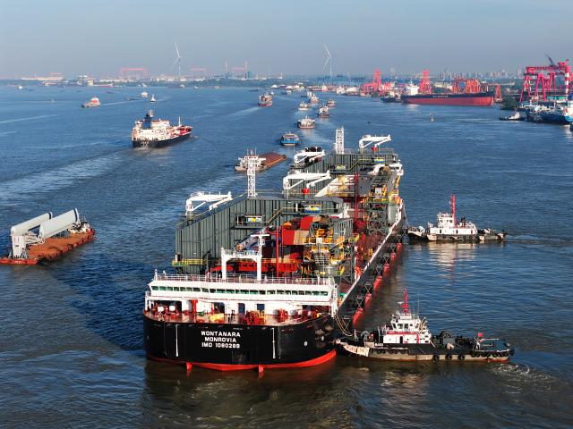 (260730) -- BEIJING, July 30, 2026 (Xinhua) -- A drone photo taken on July 29, 2026 shows the vessel WONTANARA sailing from Jiangdu District of Yangzhou, east China's Jiangsu Province. The vessel WONTANARA, a 41,800-tonne self-unloading bulk carrier, set sail from the wharf of Chengxi Shipyard of China State Shipbuilding Corporation (CSSC) here on Wednesday, and will be put into operation on international routes.
   The ship has claimed three global industry milestones. It is the world's largest deadweight shallow-water transshipment self-unloader, the fastest self-unloading vessel and the first bidirectional sailing self-unloader in its tonnage class worldwide.
   Constructed by CSSC Chengxi Shipyard, the vessel WONTANARA spans 215 meters in length, 42 meters in beam and 14.5 meters in moulded depth, with a 29,000-cubic-meter cargo hold capacity. (Photo by Meng Delong/Xinhua)