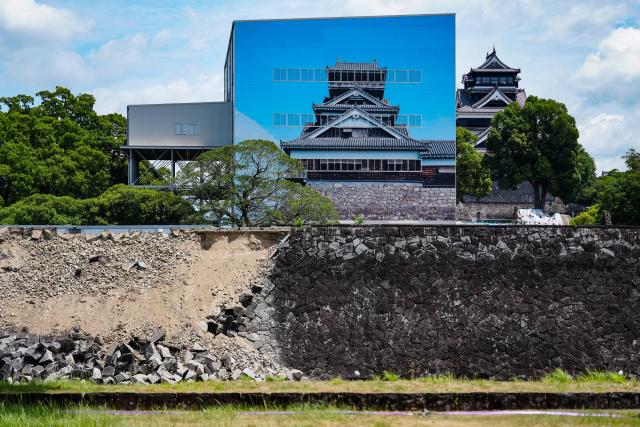 (260730) -- KUMAMOTO, July 30, 2026 (Xinhua) -- This photo taken on July 30, 2026 shows the collapsed stone wall of Kumamoto Castle after an earthquake in Kumamoto Prefecture, Japan. Japanese Prime Minister Sanae Takaichi said Thursday that the death toll from the recent powerful earthquake in Kumamoto Prefecture has risen to 30. (Xinhua/Jia Haocheng)