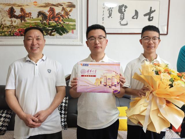 (260730) -- GUIYANG, July 30, 2026 (Xinhua) -- Hu Haoran (C), his father Hu Maoheng (L) and his younger brother Hu Chang pose for a photo at home in Bijie City, southwest China's Guizhou Province, July 27, 2026. TO GO WITH "Feature: Relocation policy lights up educational path for youth in SW China" (Xinhua)