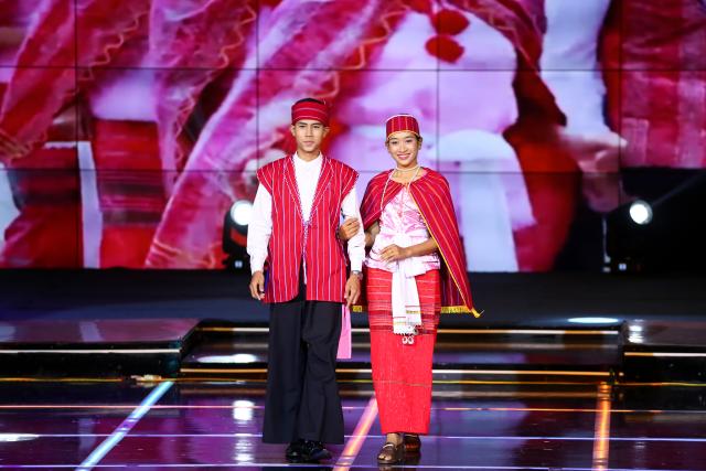 (260730) -- YANGON, July 30, 2026 (Xinhua) -- Models present ethnic attire during an event of the China-Myanmar Cultural Exchange Week 2026, which opened alongside the China-Myanmar twin city media forum, in Yangon, Myanmar, July 29, 2026. TO GO WITH "Asia-Pacific Community: Art, handicrafts, dialogue bind Chinese, Myanmar peoples at Yangon cultural gala" (Xinhua/Myo Kyaw Soe)