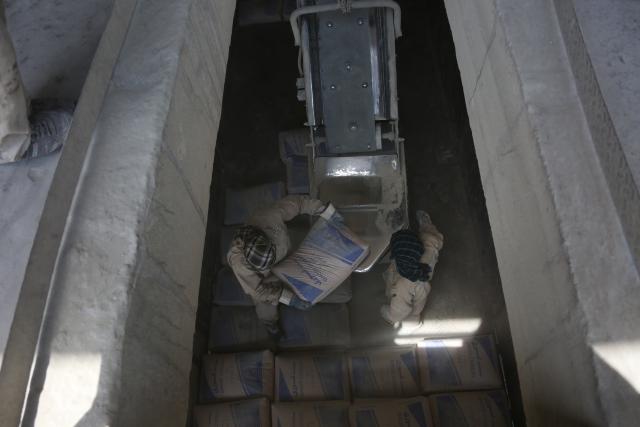 (260730) -- BAGHLAN, July 30, 2026 (Xinhua) -- Laborers work at a cement factory in Pul-e-Khumri city, Baghlan province, Afghanistan, July 15, 2026. TO GO WITH "Feature: Old wheels, new hope: Afghan state-owned factories feed families, fuel the future" (Photo by Saifurahman Safi/Xinhua)