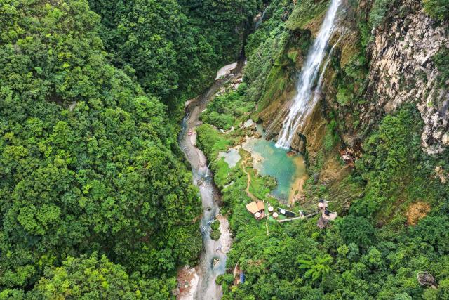 (260730) -- HUANGPING, July 30, 2026 (Xinhua) -- An aerial drone photo taken on July 29, 2026 shows tourists enjoying rafting at a scenic area in Huangping County, southwest China's Guizhou Province. During the summer vacation, Huangping has leveraged its mountain springs and canyon landscapes to develop a rafting tourism brand, attracting visitors for a refreshing getaway while boosting local tourism and incomes. (Xinhua/Yang Wenbin)