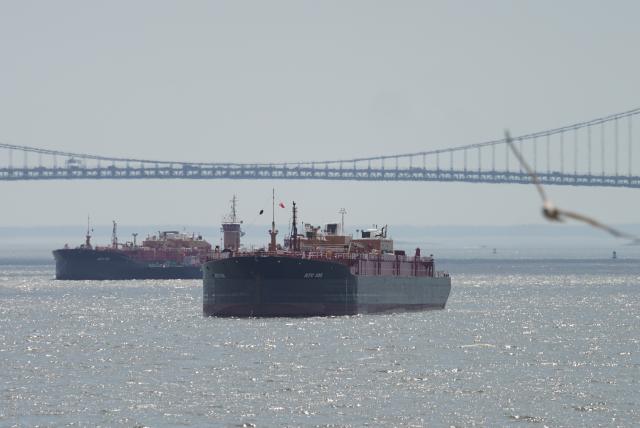 (260730) -- NEW YORK, July 30, 2026 (Xinhua) -- Oil tankers enter the Port of New York and New Jersey, the United States, April 15, 2026. U.S. gross domestic product (GDP) growth slowed unexpectedly in the second quarter, with the economy expanding at an annualized rate of 1.5 percent, while underlying inflation metrics remained stubbornly high, official data showed on Thursday. (Xinhua/Zhang Fengguo)