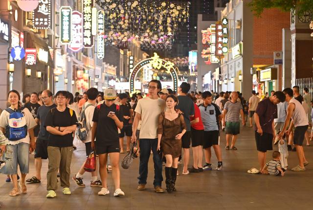 (260731) -- NANNING, July 31, 2026 (Xinhua) -- People visit a night market in Nanning, south China's Guangxi Zhuang Autonomous Region, July 29, 2026. The night markets across Nanning are bustling with visitors during the summer peak tourism season. (Xinhua/Lu Boan)
